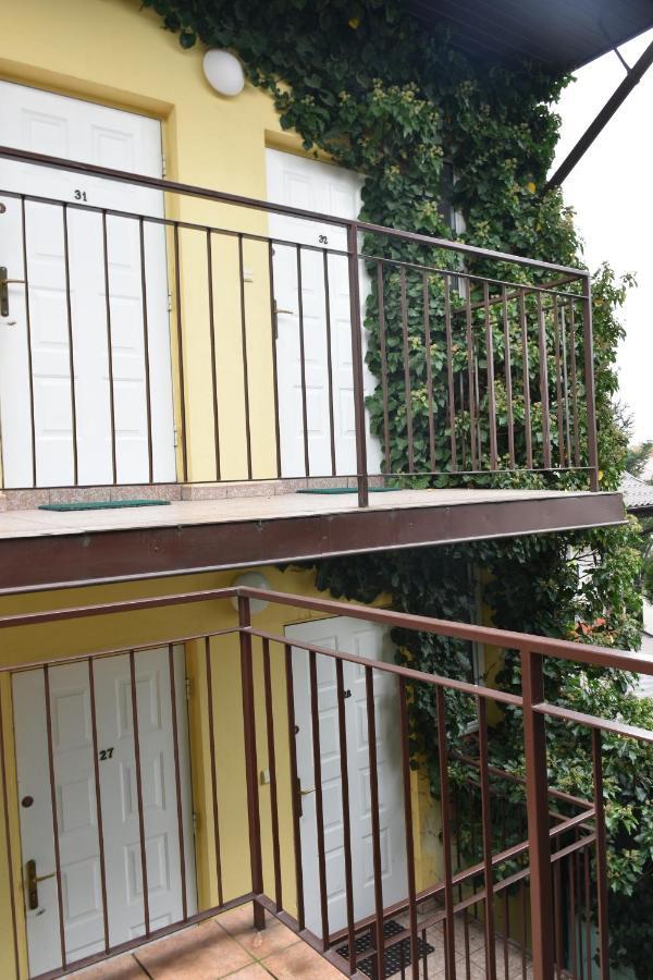Hostel Malva Lomianki Ngoại thất bức ảnh
